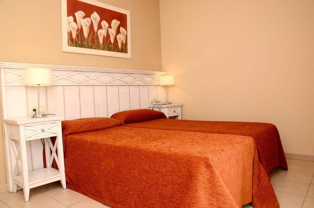 APARTAMENTOS PIEDRAMAR 4/25