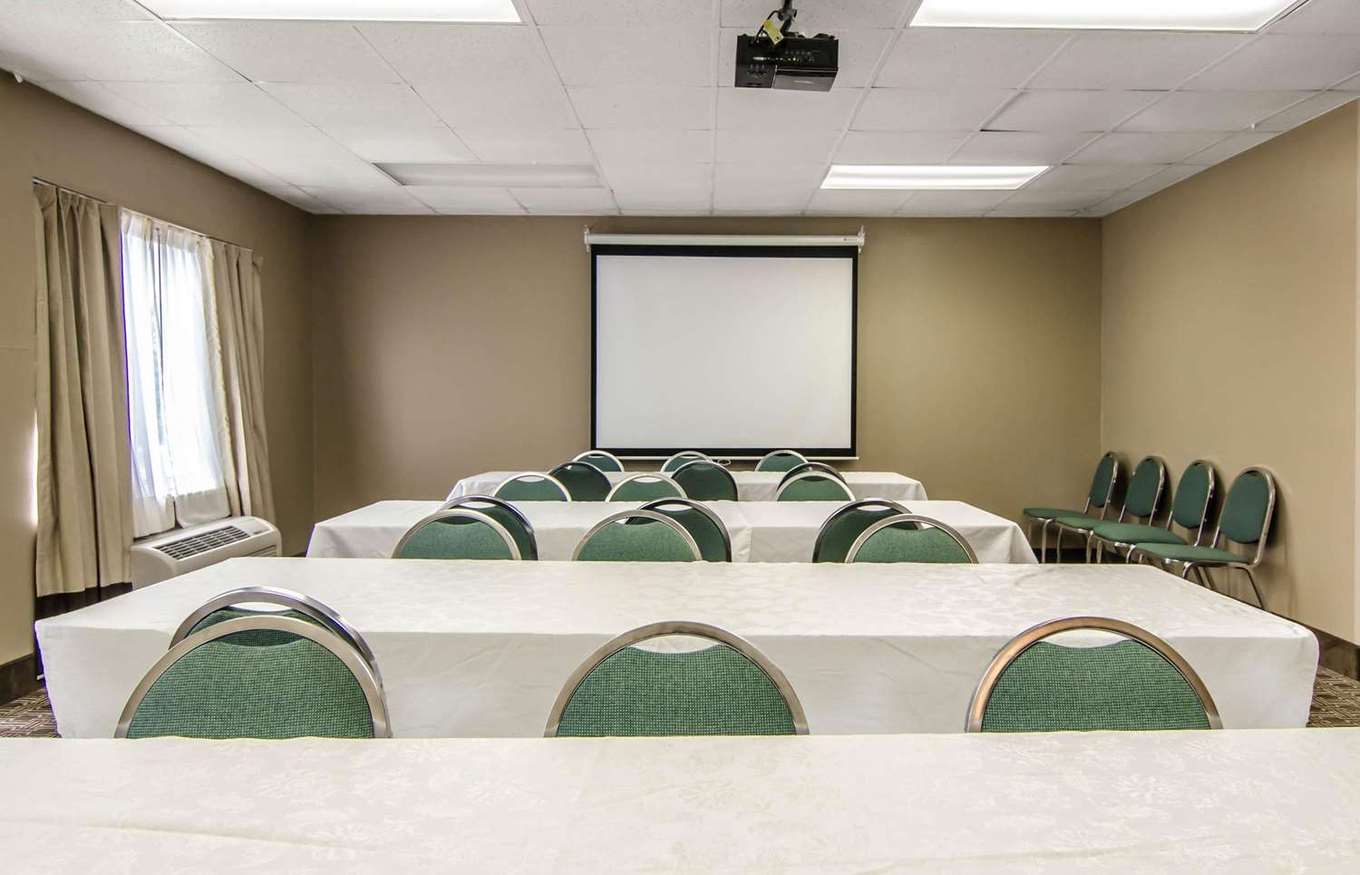 Quality Suites St. Joseph 20/24