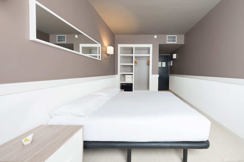 Parallel Hotel 31/48