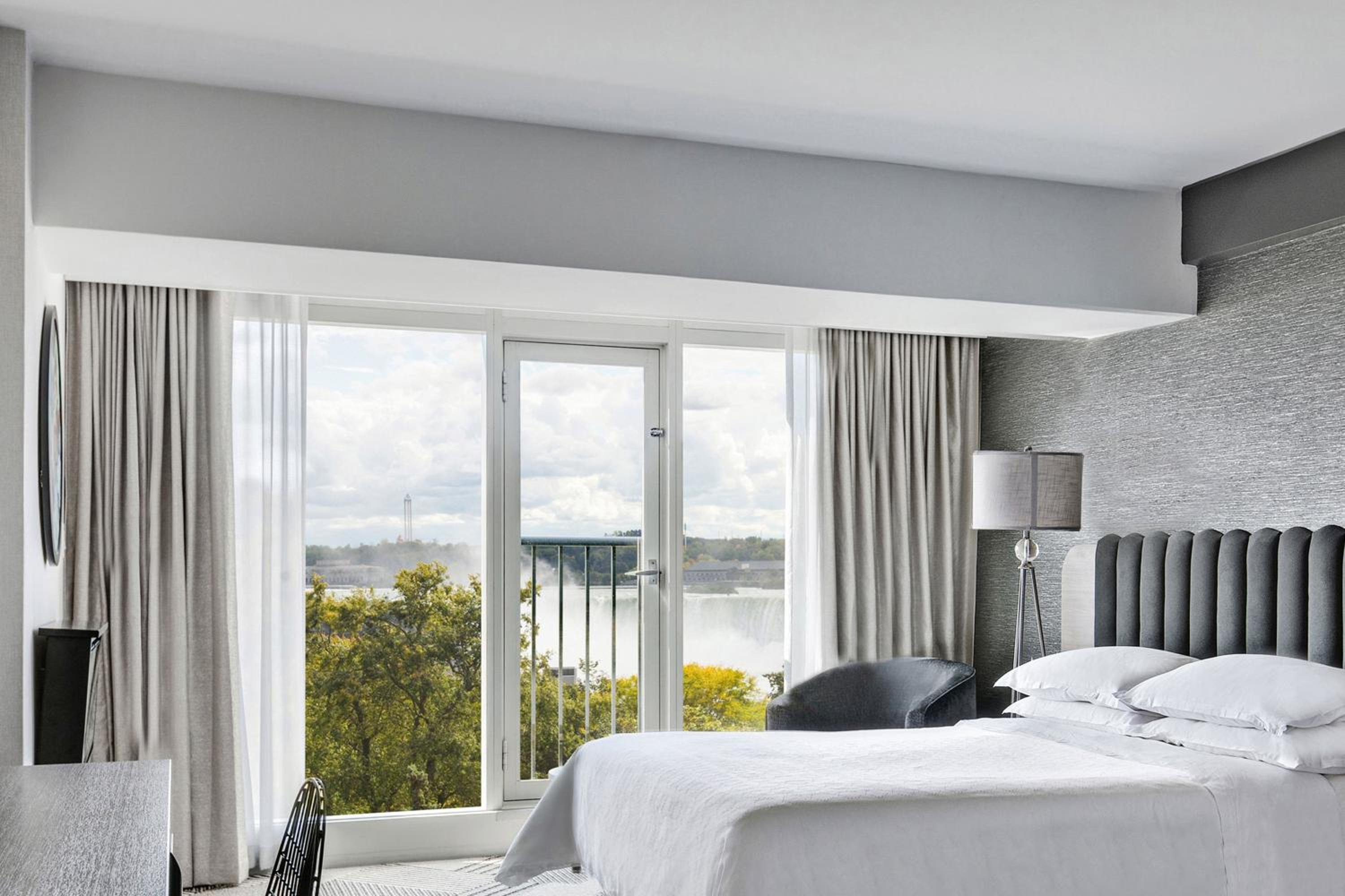 Guest Room, King Bed, Queen Bed, Partial Falls View