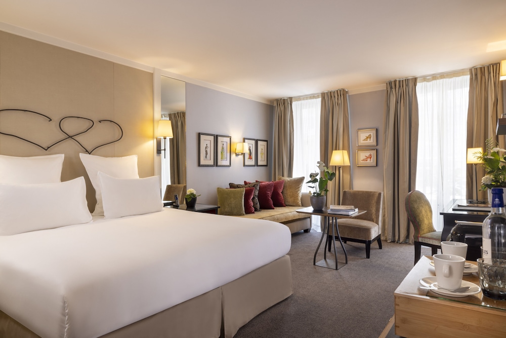 PARISIENNE, EXECUTIVE, DOUBLE OR TWIN BED, ACCESSIBLE