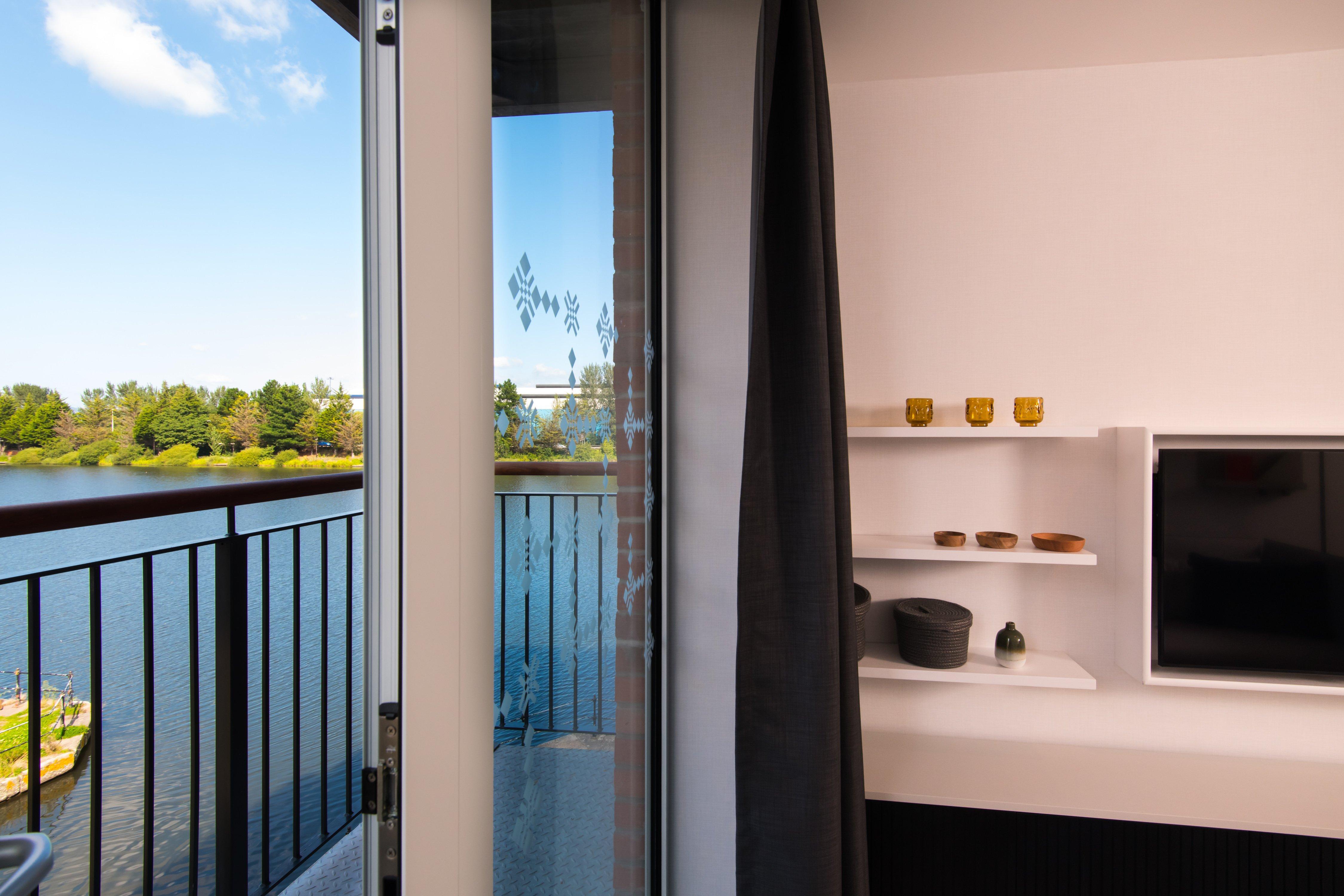 1 Bedroom, East, Suite, King Bed, Harbour View، STAYBRIDGE SUITES CARDIFF 6/8