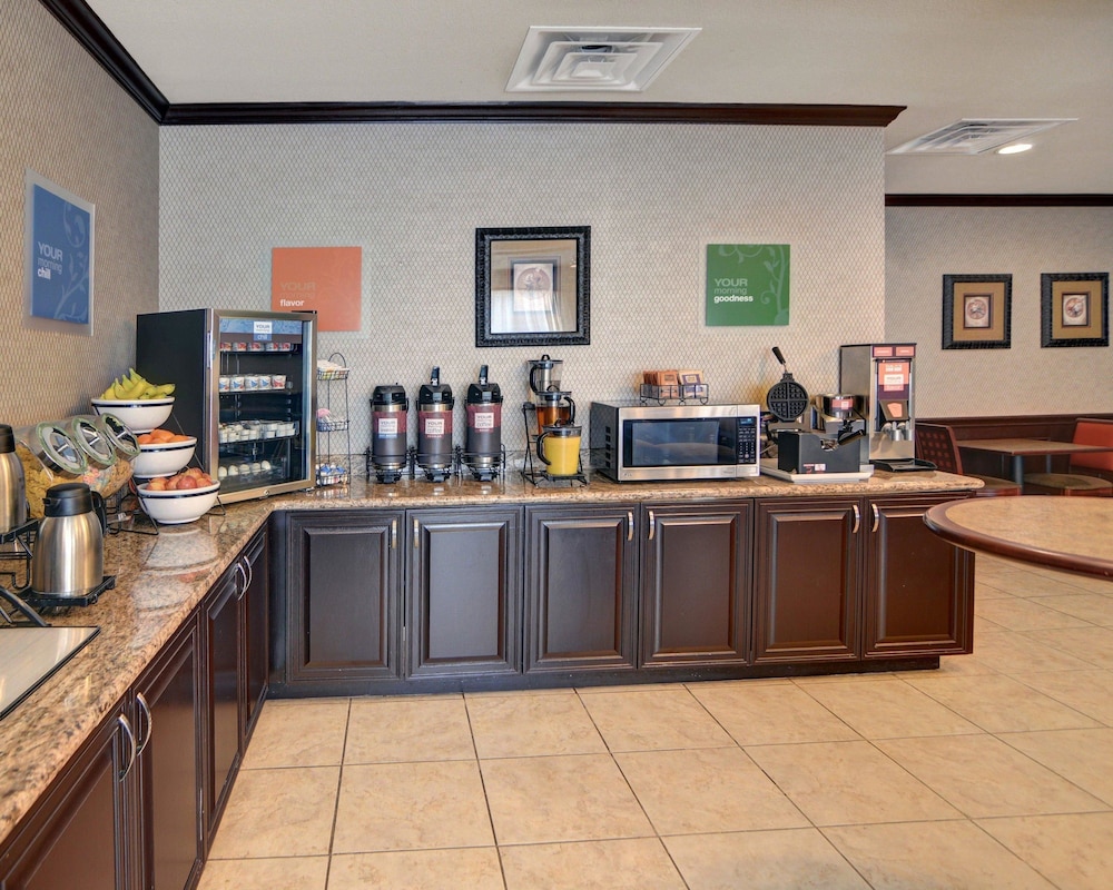 Comfort Inn Suites Near Lake Lewisville 8/43