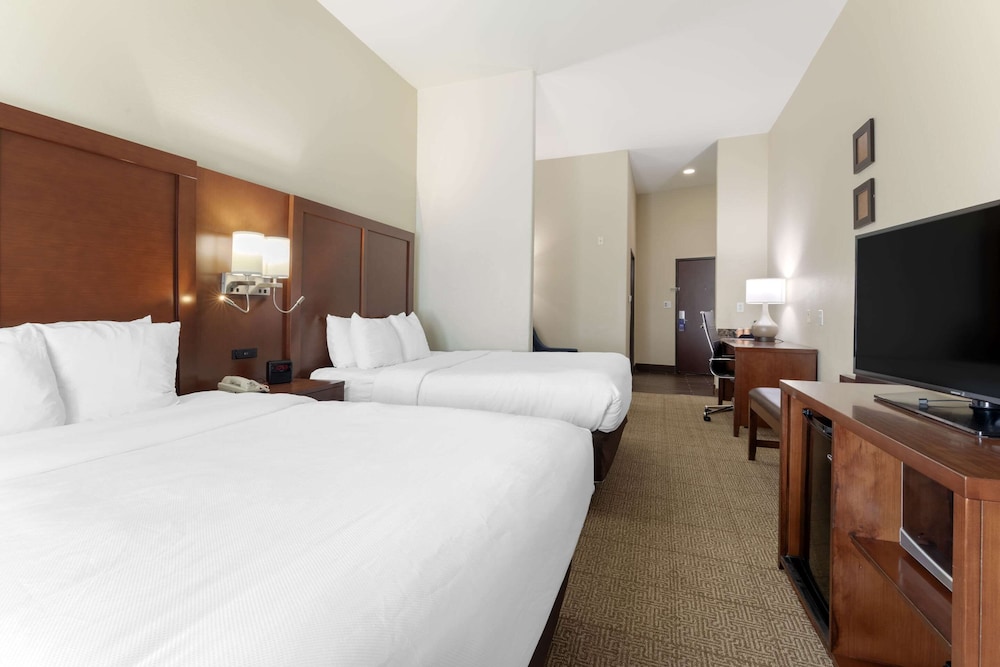 Comfort Suites West Dallas Cockrell Hill 10/35