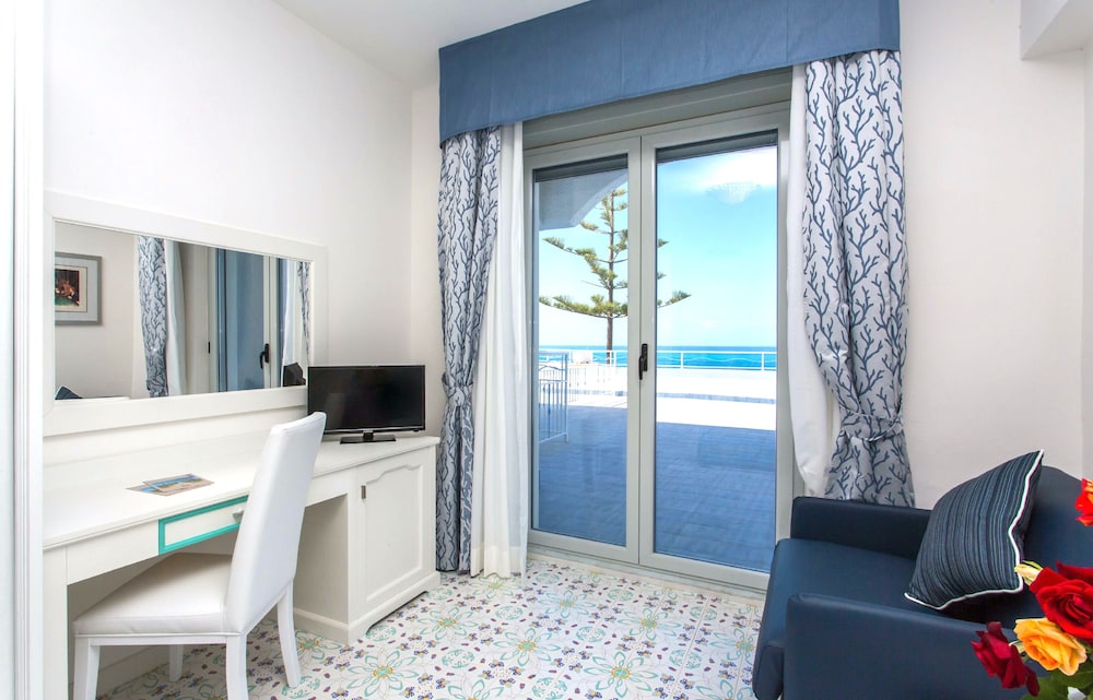 HOTEL FERRETTI 44/69