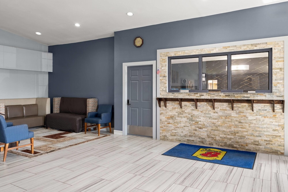 Super 8 by Wyndham Fort Wayne 8/58