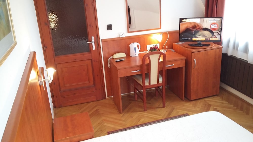 Helios Hotel Pension 54/73