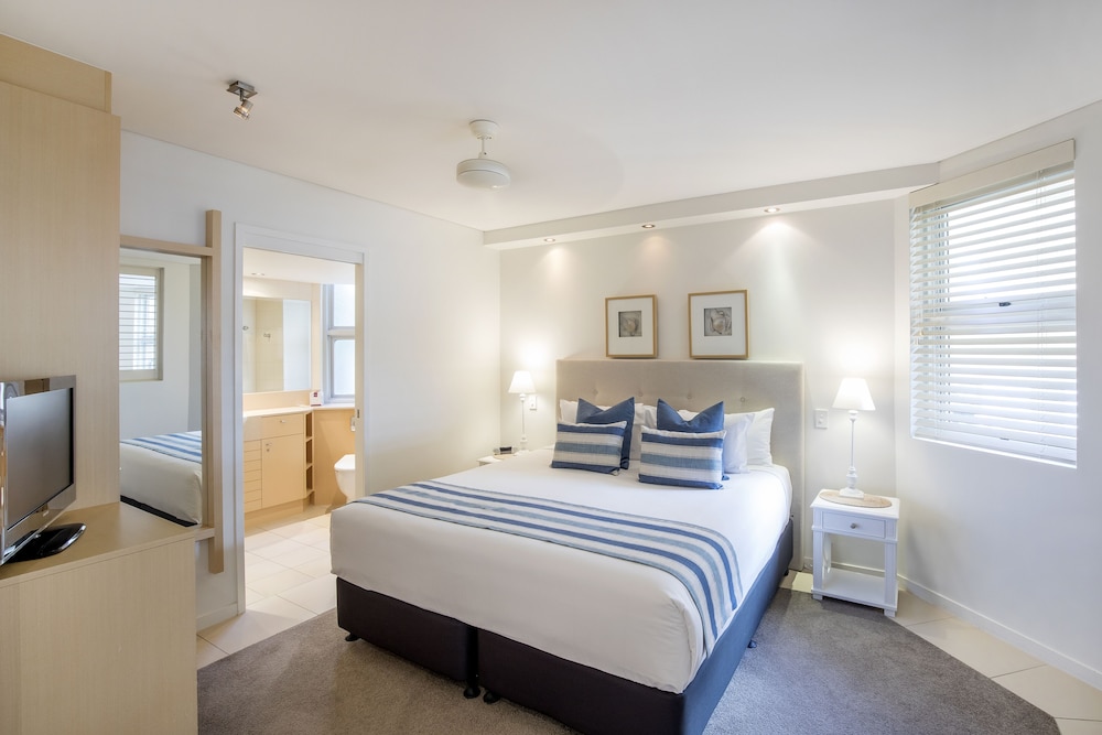 1 Bedroom, Apartment, King Bed, Partial Ocean View