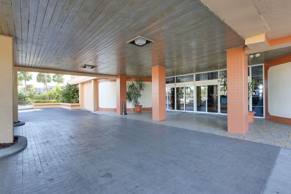 Dolphin Beach Resort 48/61