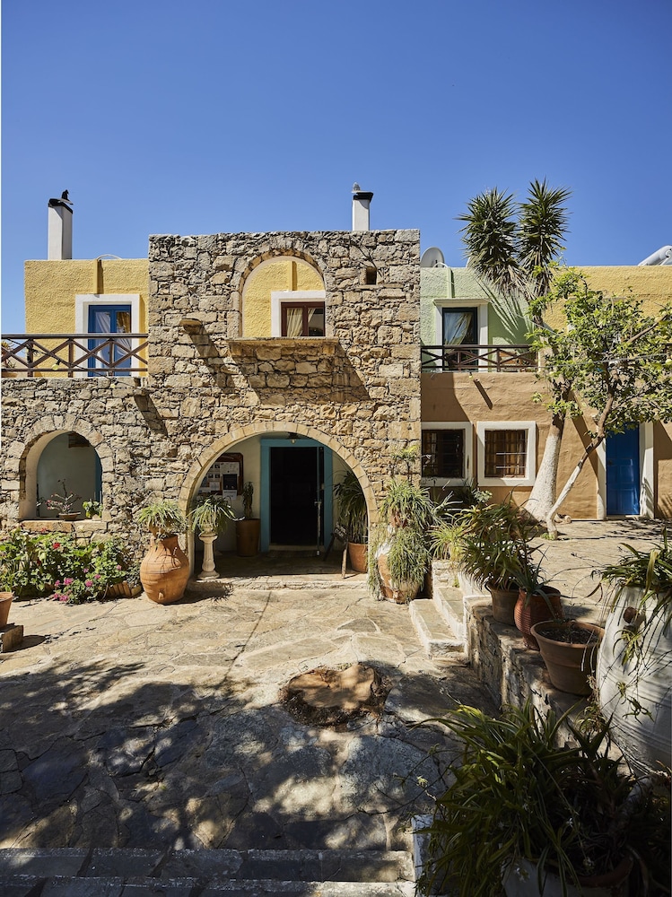 Arolithos Traditional Cretan Village in MALEVIZI