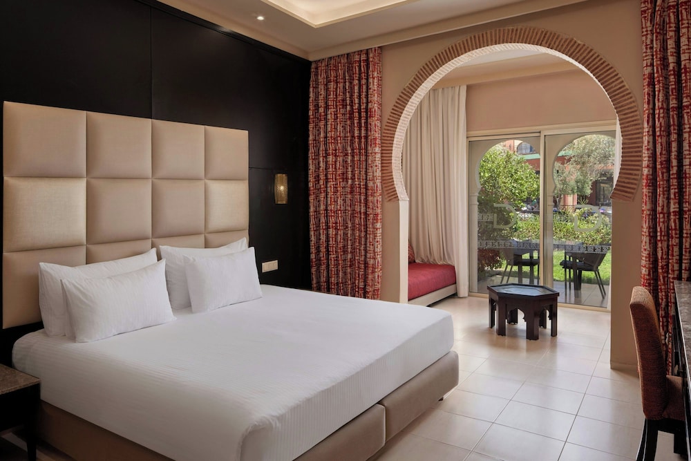 Deluxe, Double Bed, Pool Side