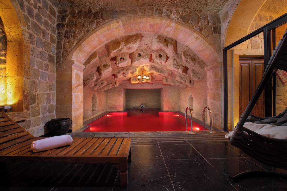 Cappa Via Cave Hotel 16/38
