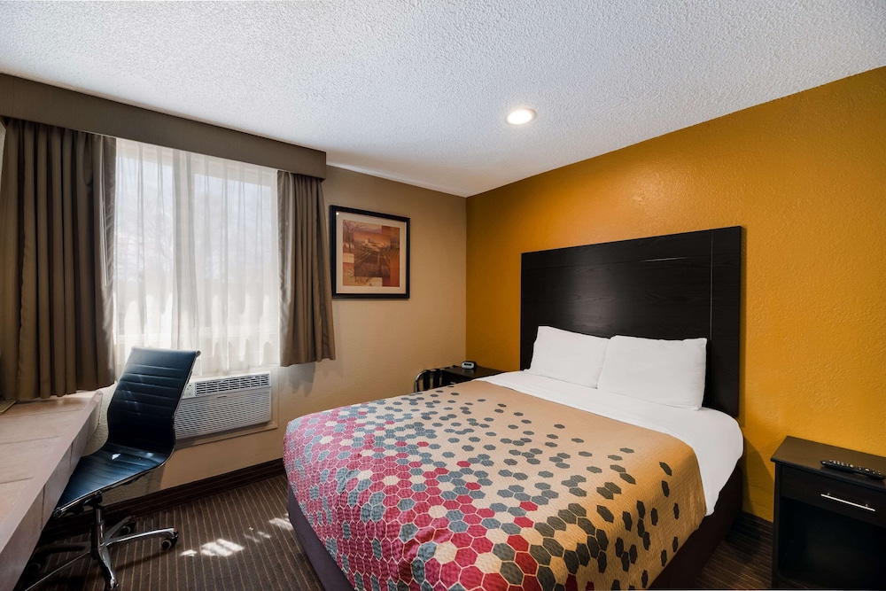 ROOM, DOUBLE BED