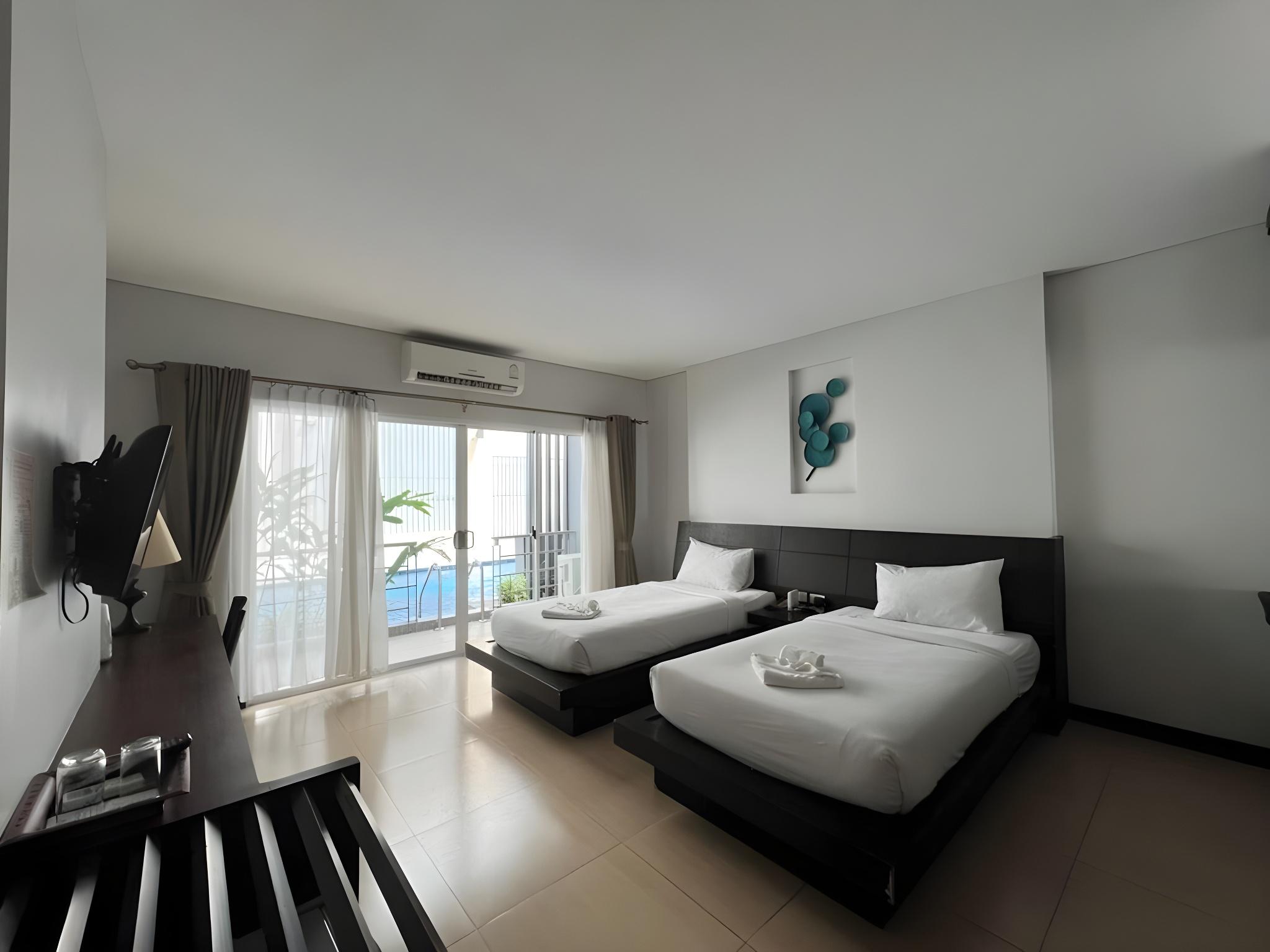 Deluxe, 3 Beds, Pool Access