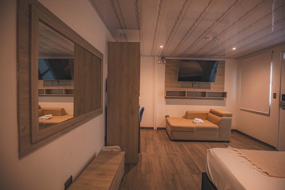 Ataraxy Hotel Boutique 35/50