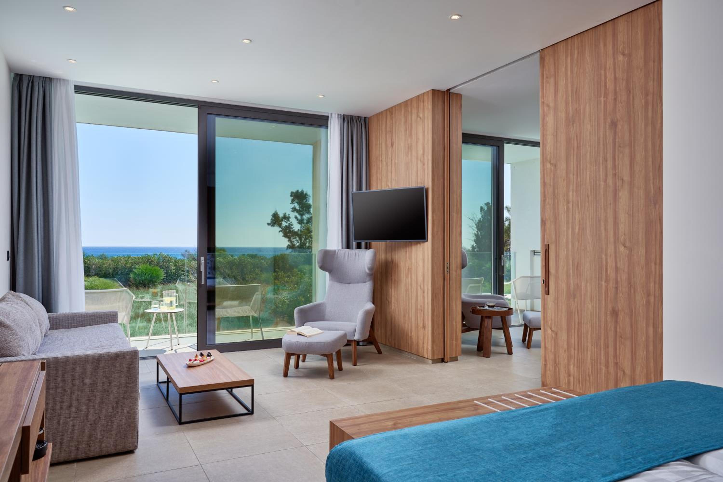 2 BEDROOMS, SUITE, GARDEN VIEW