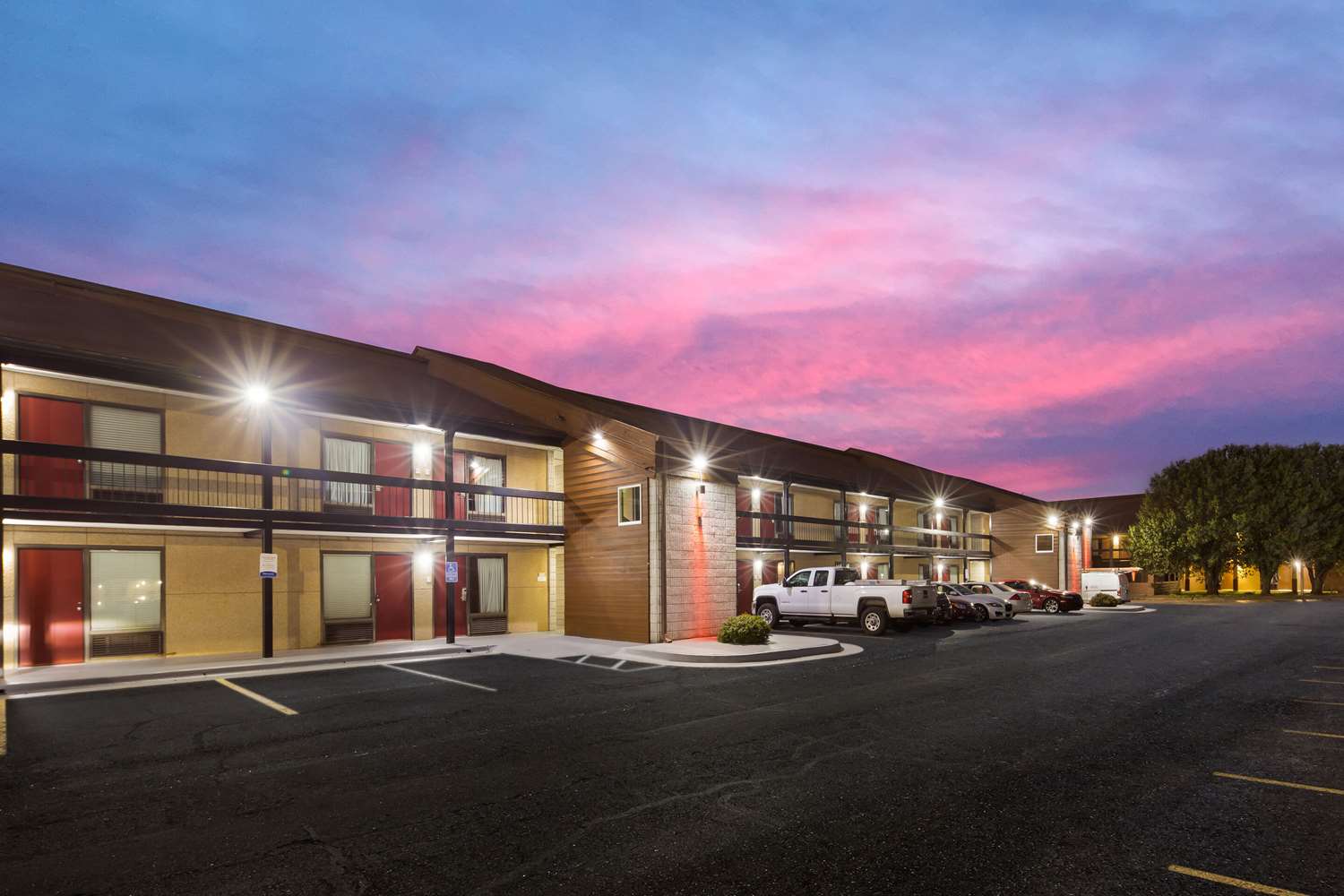 Econo Lodge Madison Airport 17/20