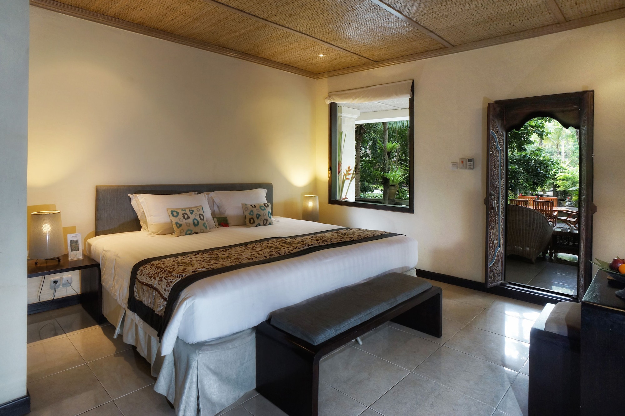 SUPERIOR, DOUBLE OR TWIN BED