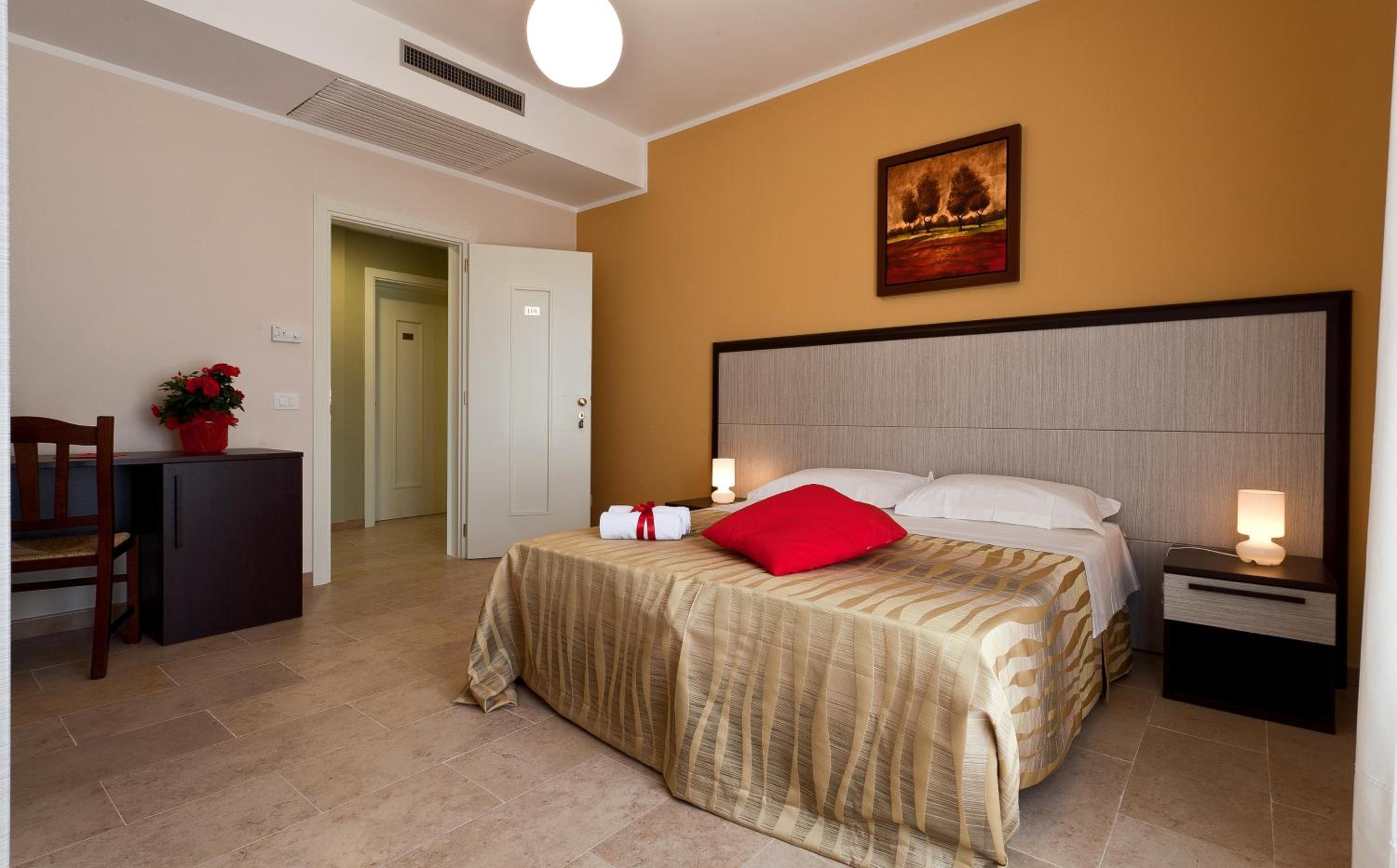 Hotel La Campana 1/24