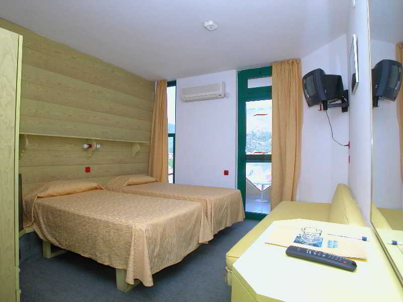 Siesta & Juniper Hotel 12/28