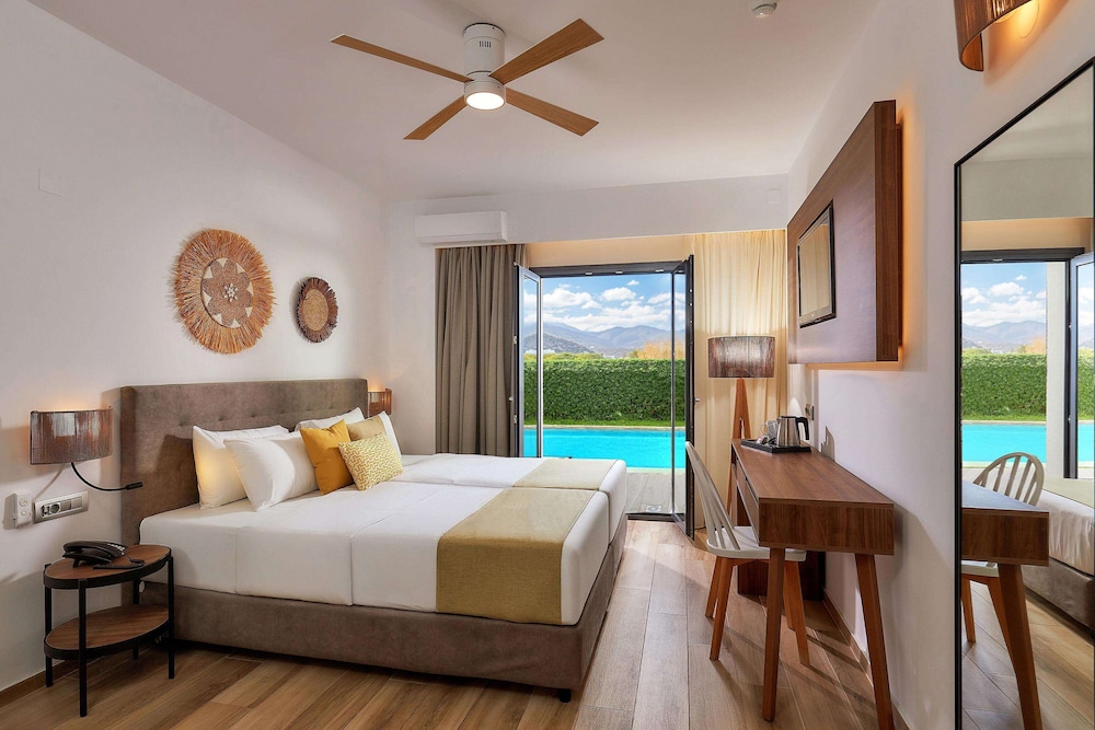 1 Bedroom, Swim Up, Superior, Suite, Twin Beds, Garden View