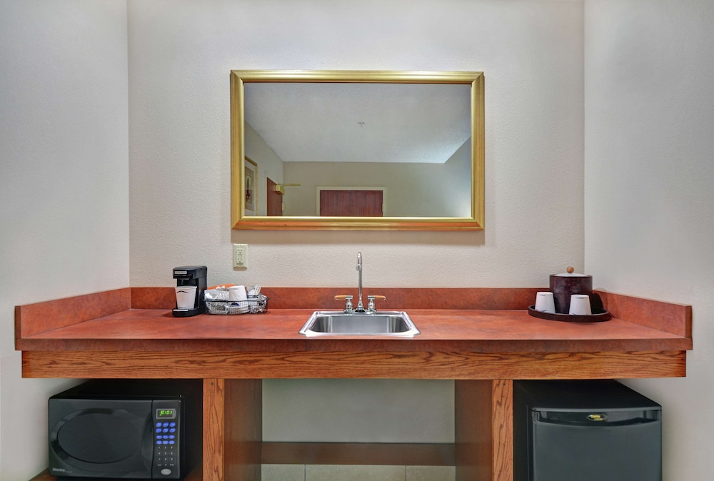 Hampton Inn Fayetteville 65/73