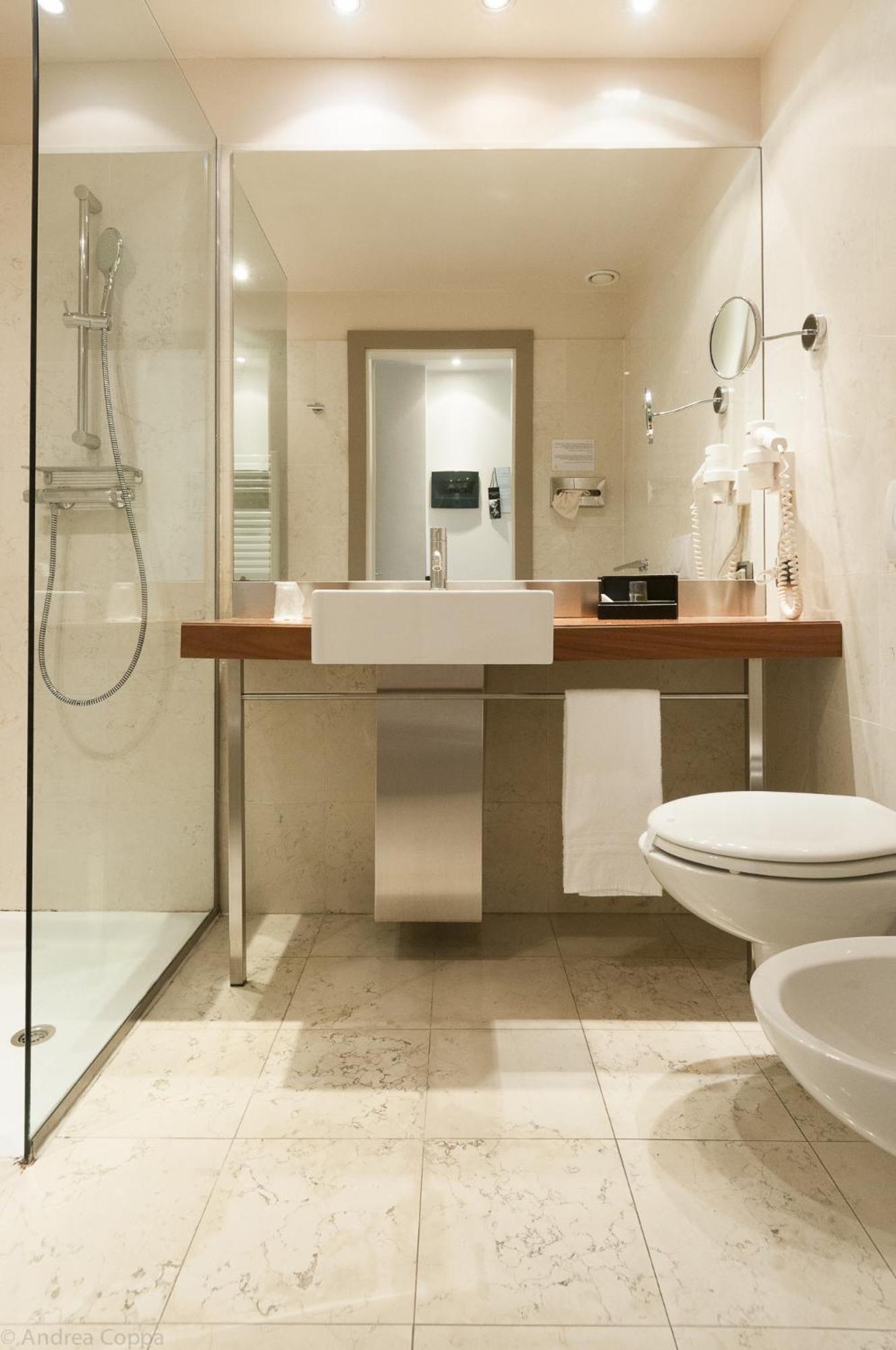 جناح عائلي، Hotel Barrage 4/6