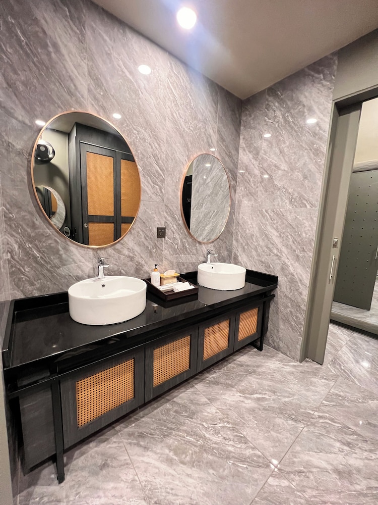 Bedrock Hotel 33/50