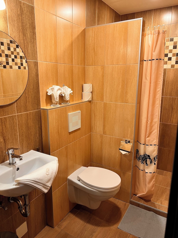 Central Hotel 21 53/54