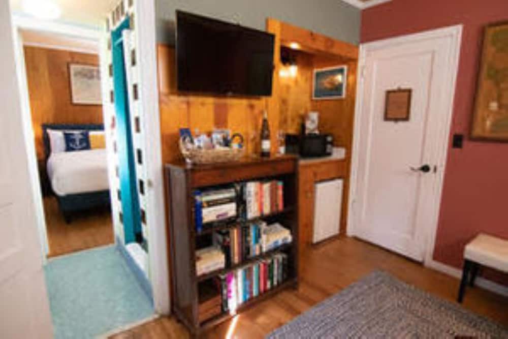 Anchor Inn Resort 32/50