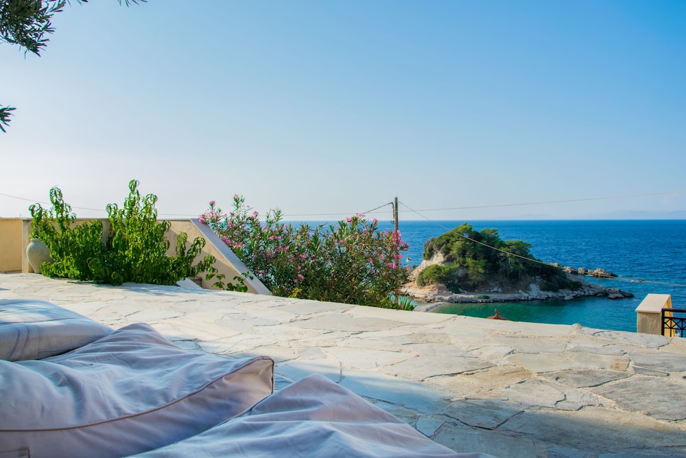Sunrise Beach Hotel 48/53