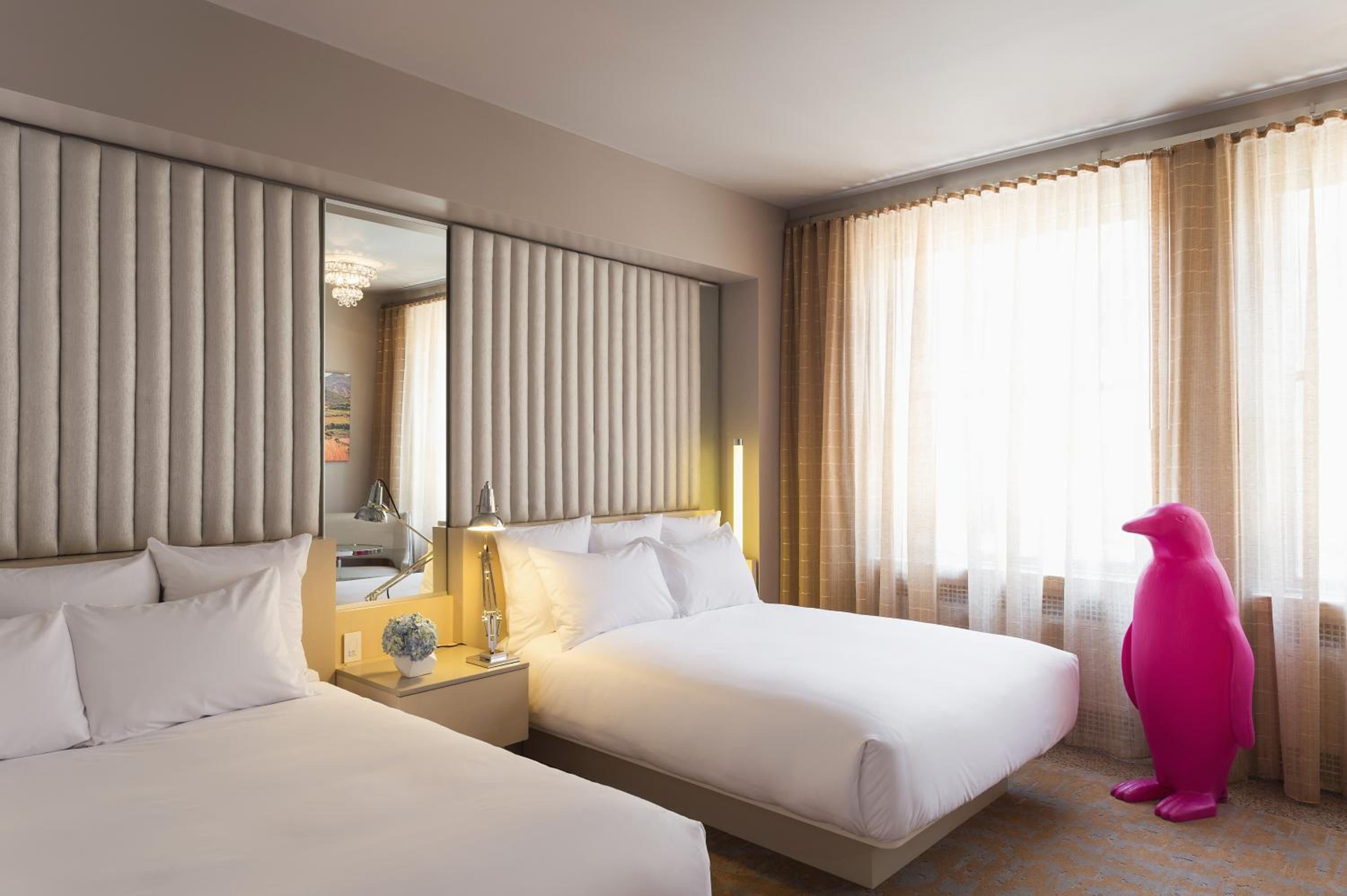 LUXURY, QUEEN BED