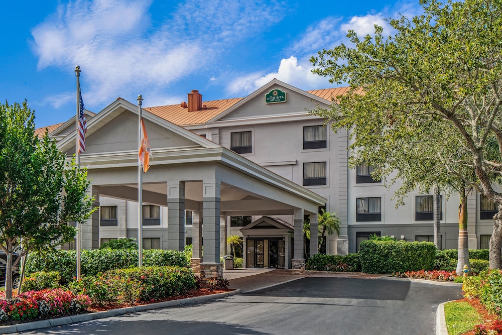 La Quinta Inn & Suites by Wyndham Bonita Springs Naples N. 3/47