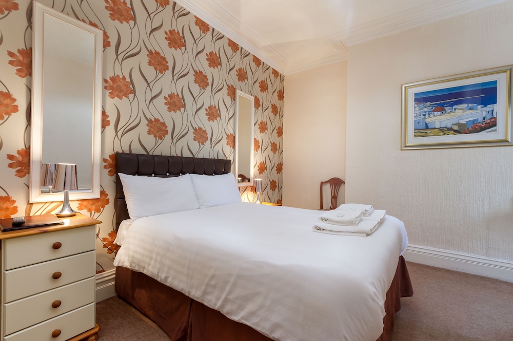 SUPERIOR, DOUBLE BED, BATHTUB