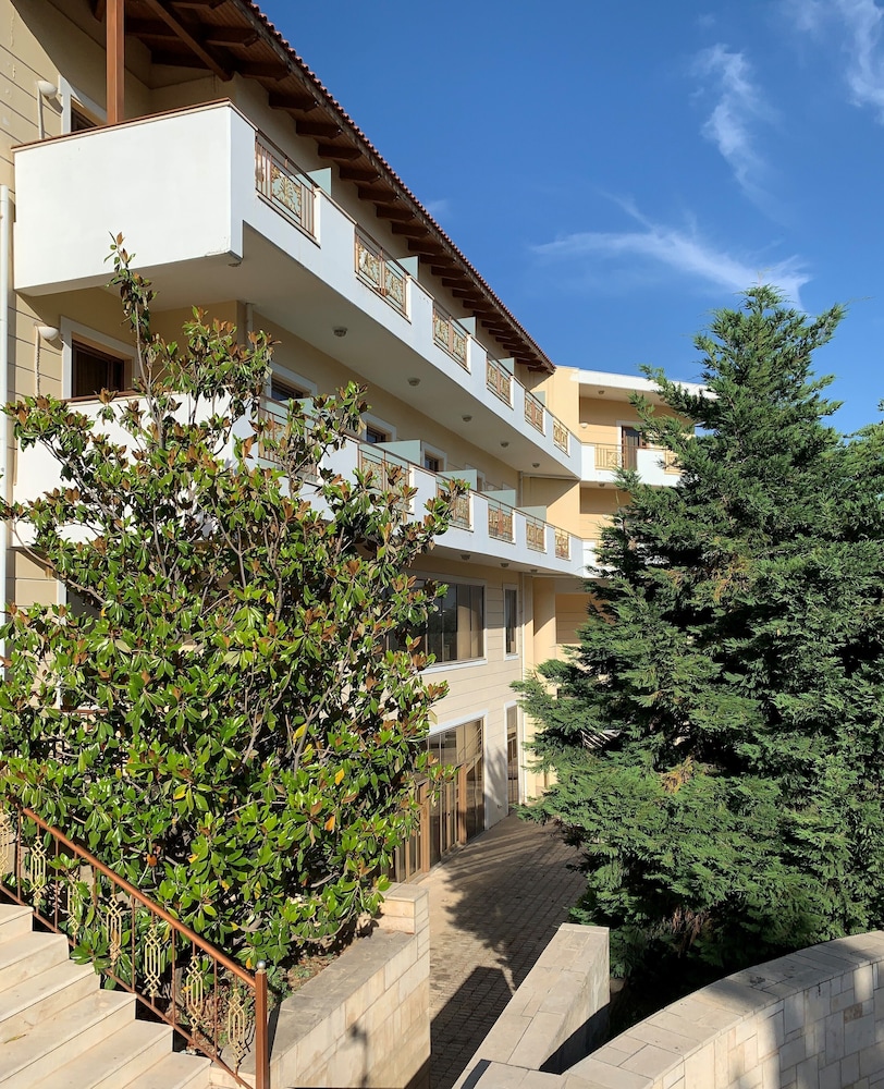 Parnis Palace Hotel Suites 24/25