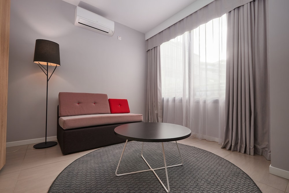 HOLIDAY INN EXPRESS MALTA 40/68