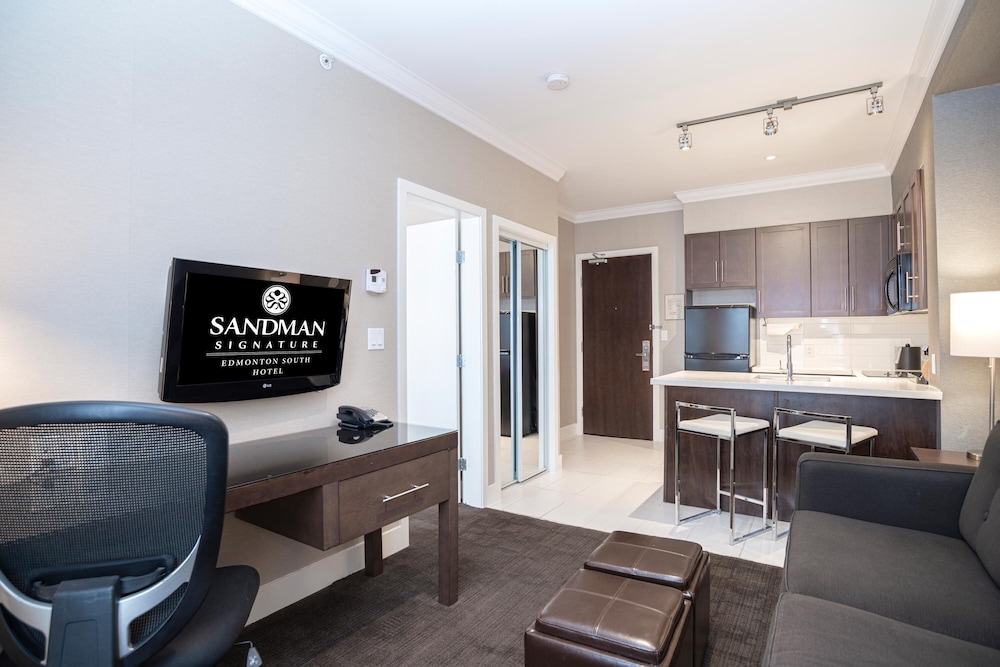 Sandman Signature Edmonton South 33/48