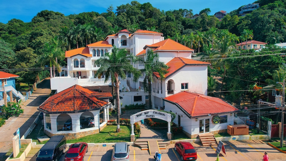 West Bay Colonial 55/58