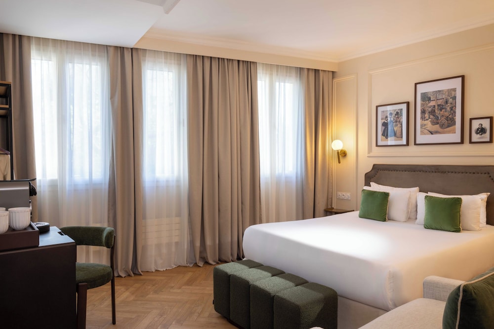 ROOM, TRIPLE