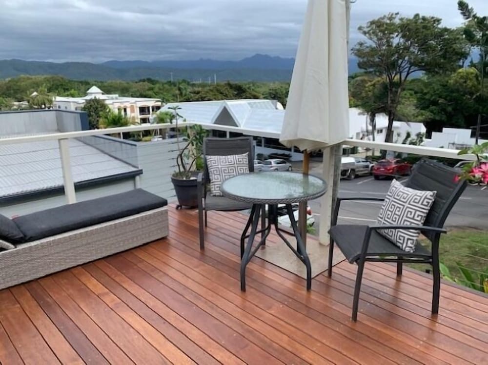 Port Douglas Cottage and Lodge 22/35