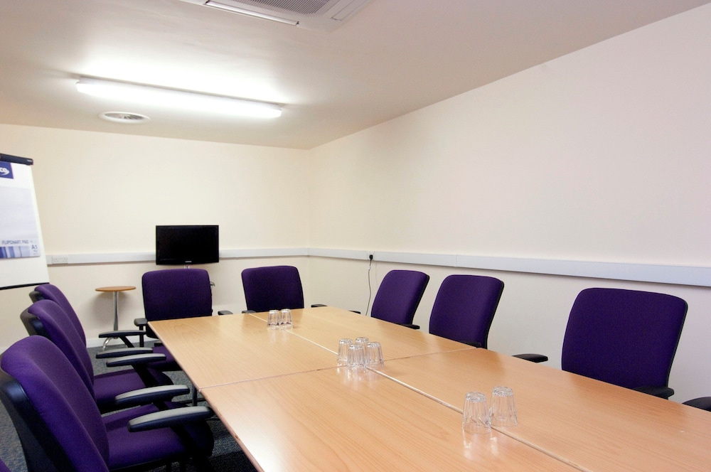 Premier Inn Cardiff City Centre Queen Street 48/60