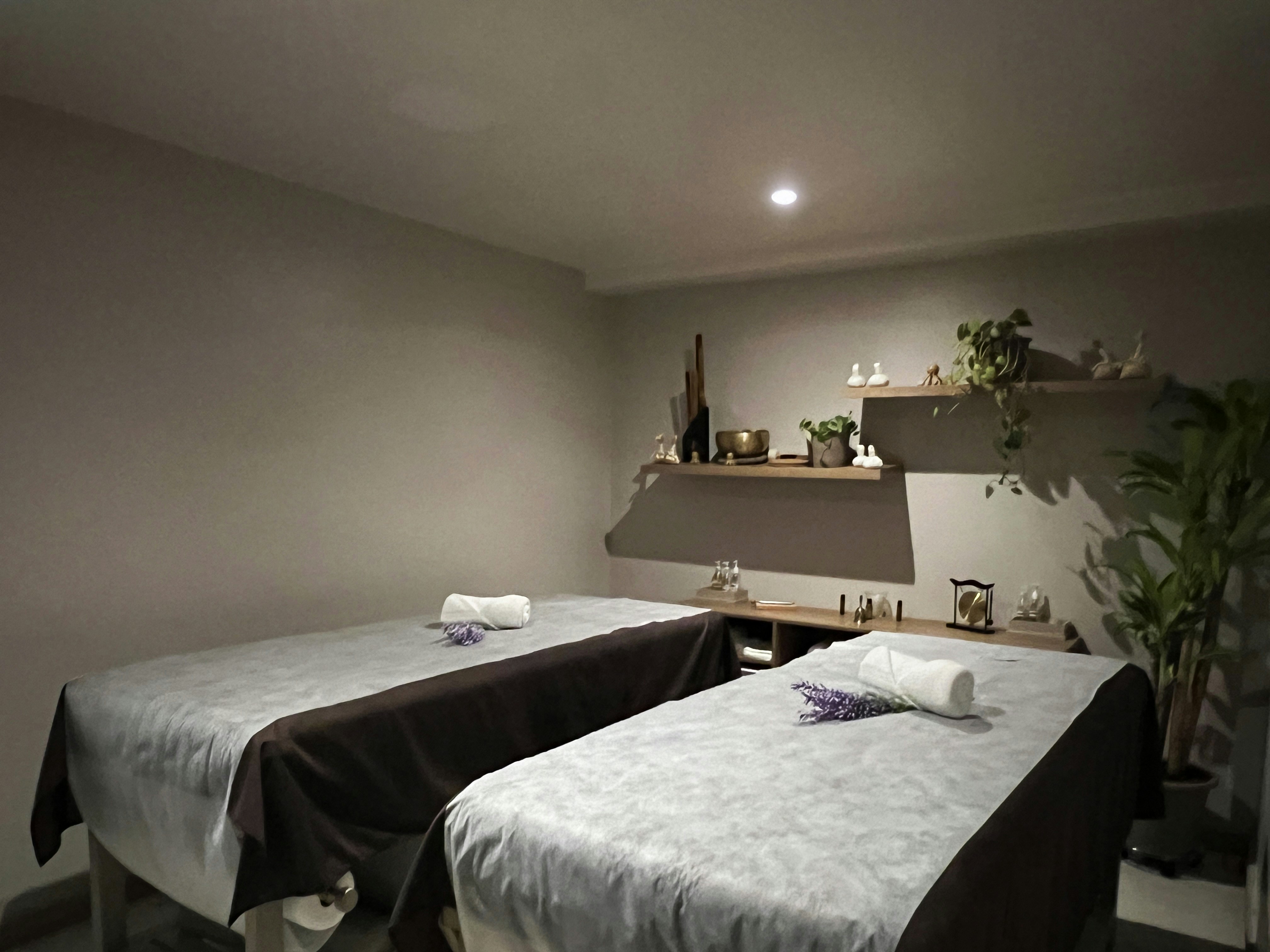York Medellin, Curio Collection by Hilton 25/60