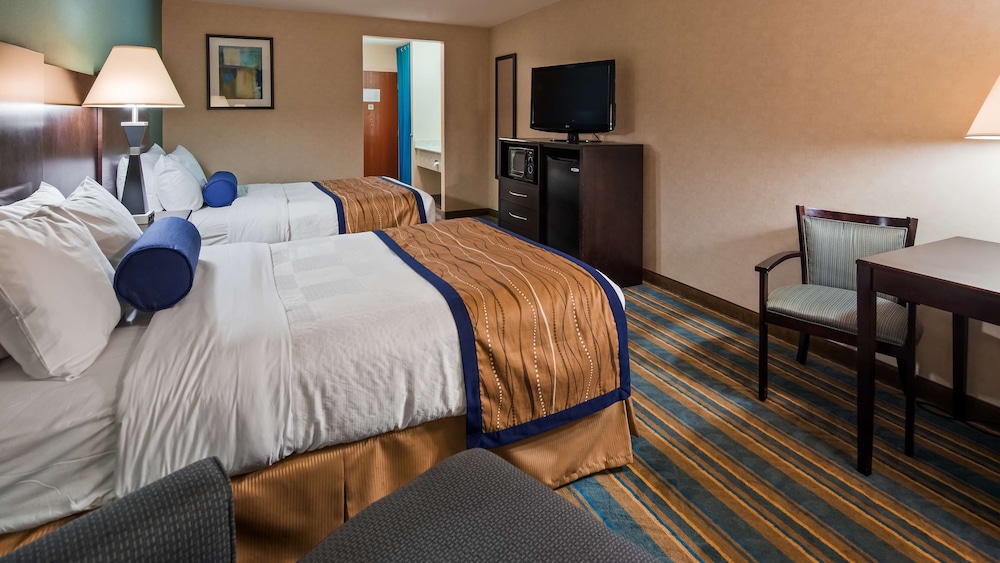 Best Western Plus Berkshire Hills Inn & Suites 18/41