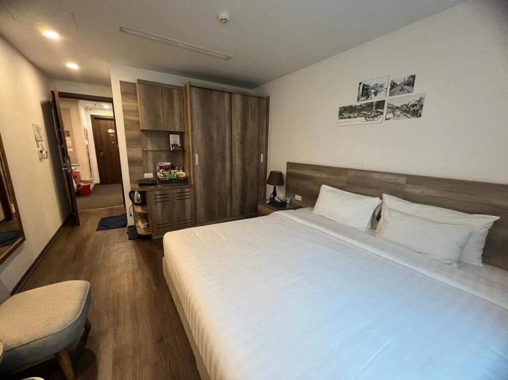 DELUXE, DOUBLE BED