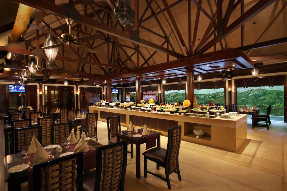 Hotel Ananta Spa And Resorts 30/50
