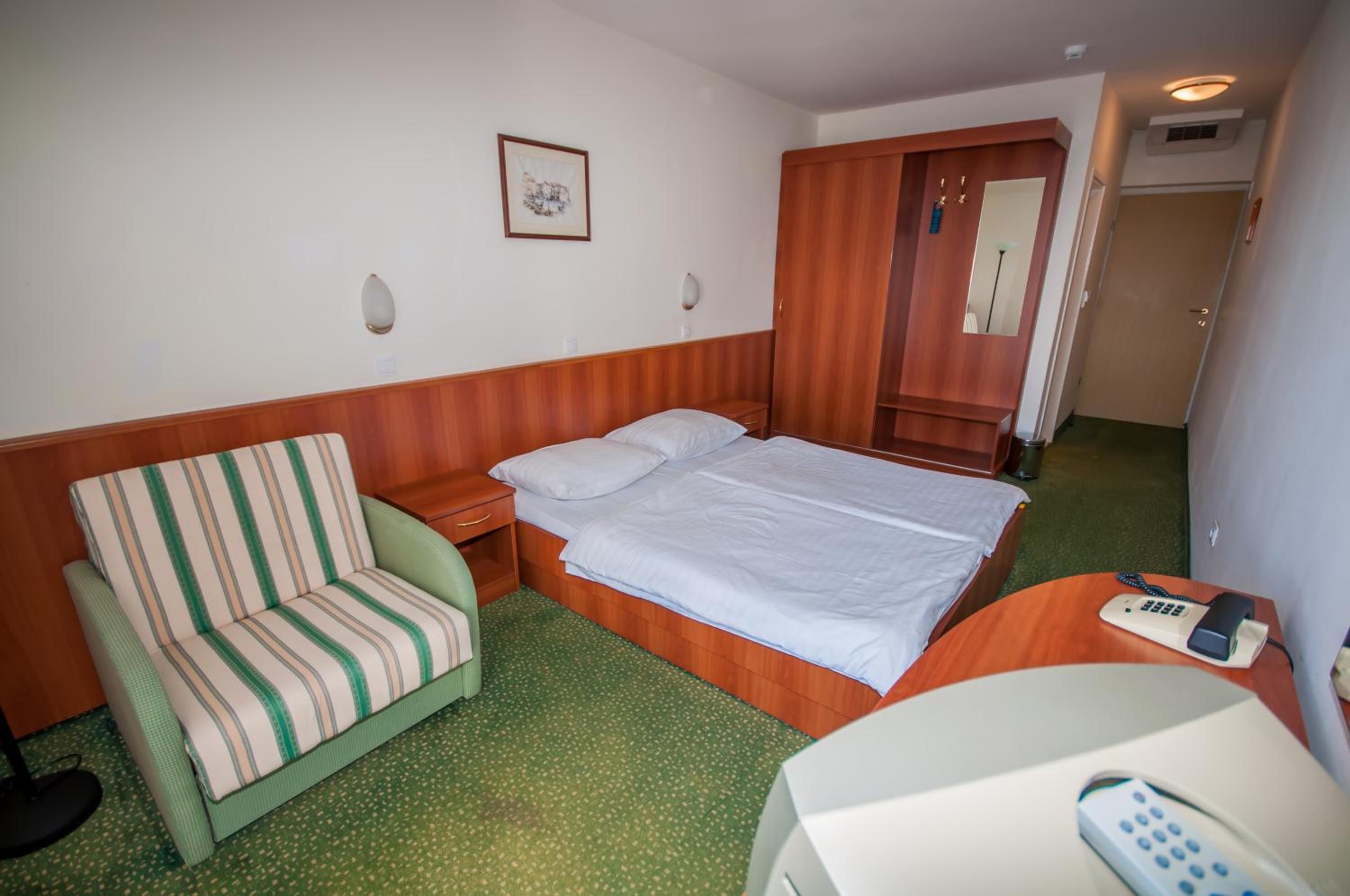 Lavanda Hotel 7/50