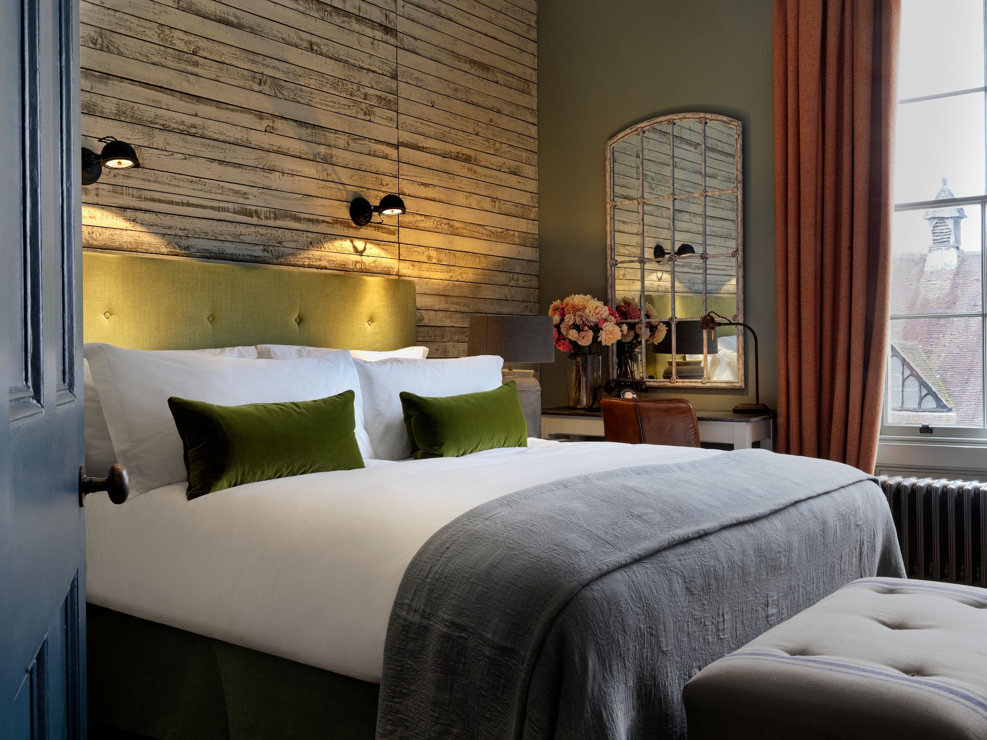 DELUXE, DOUBLE BED