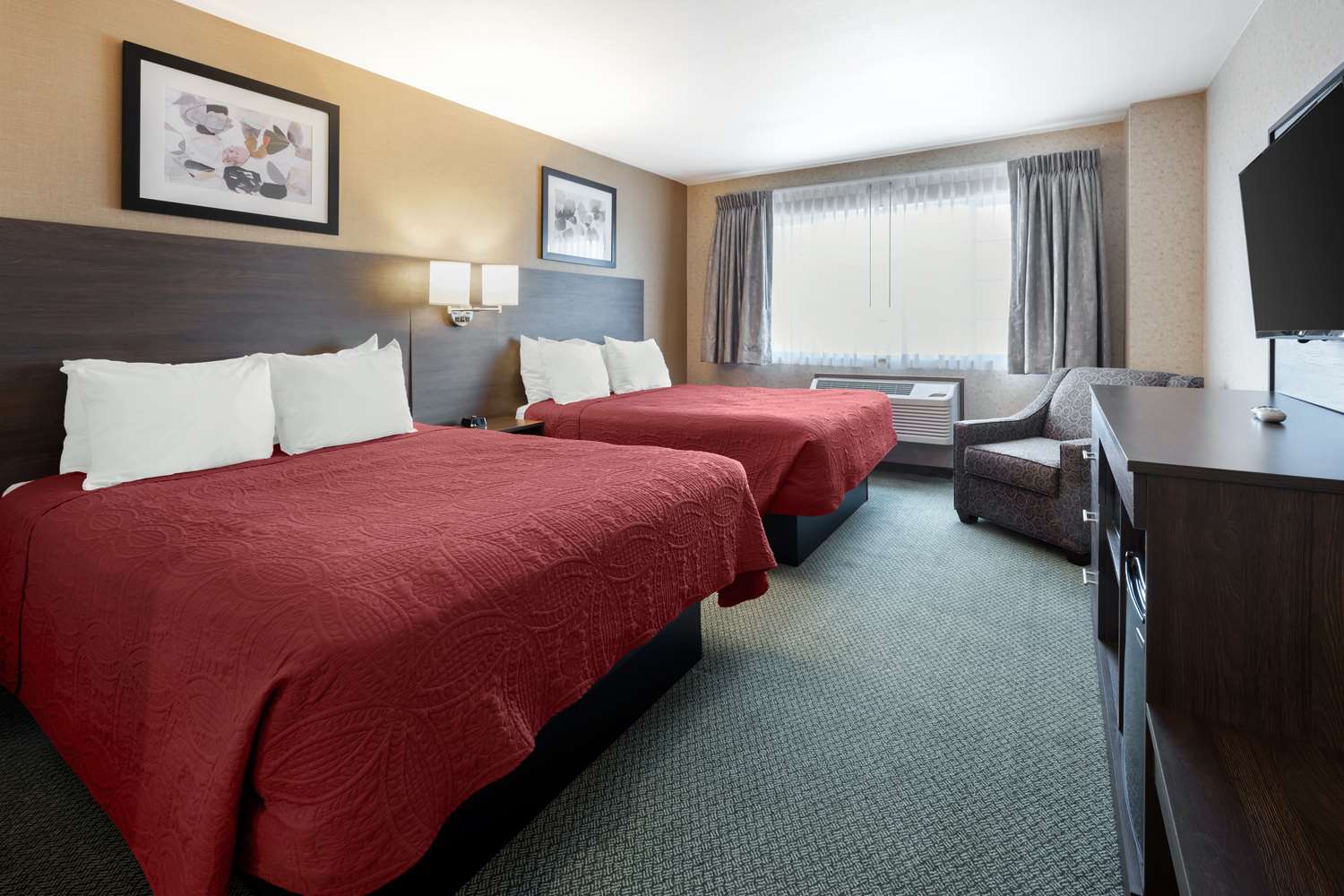 Suite, 2 Queen Beds, Sofa, Living Area