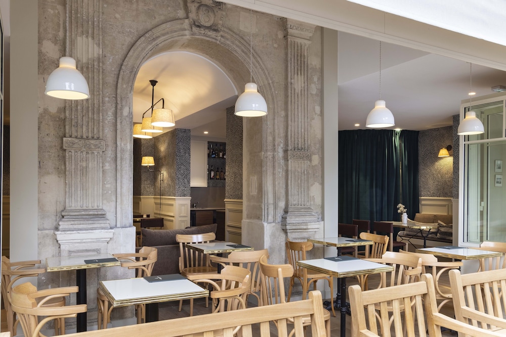 Le Petit Beaumarchais Hotel & Spa 38/48