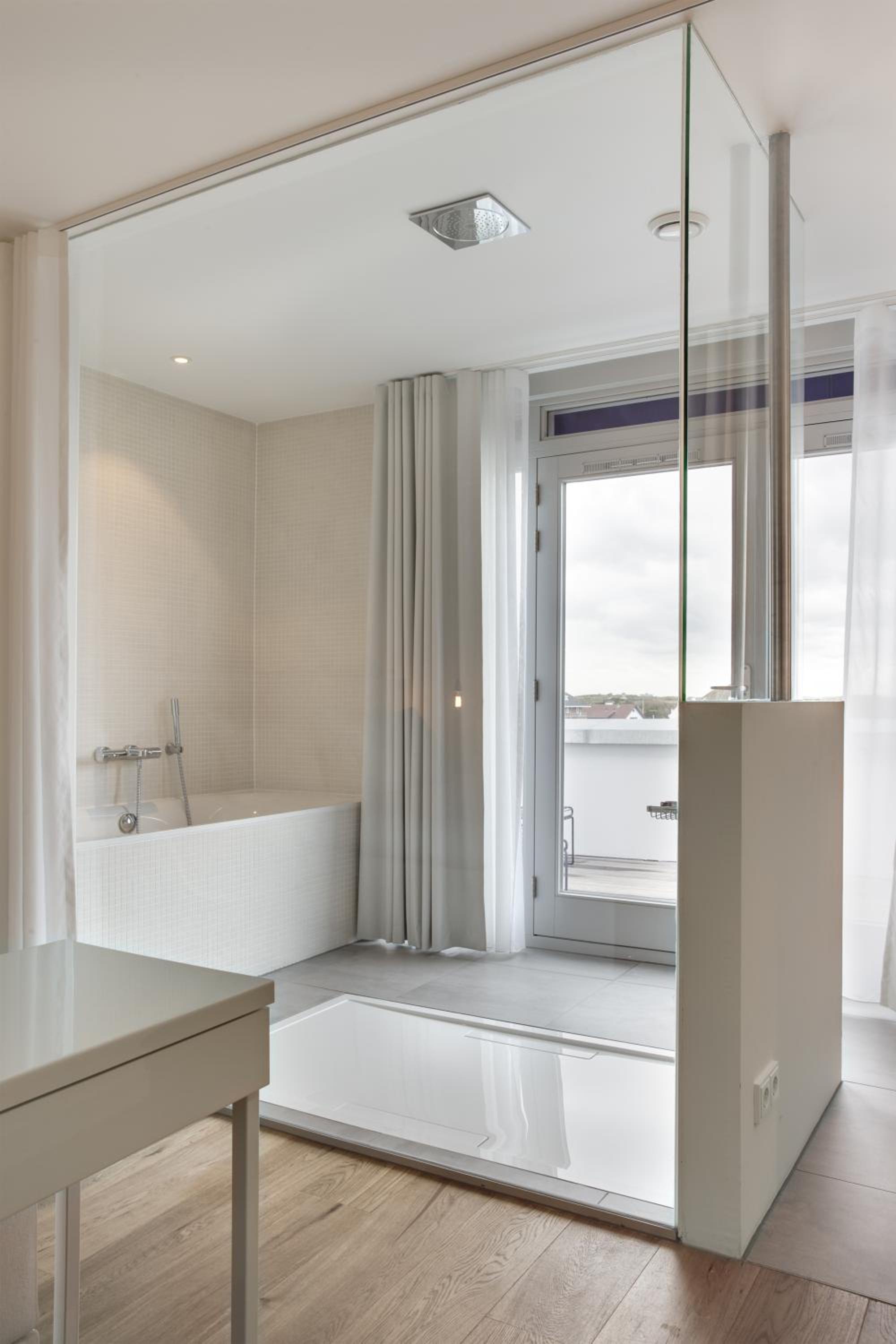 Vesper Hotel 9/50